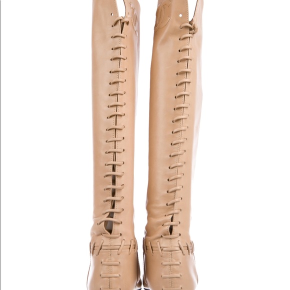 CHANEL FLAT BOOTS in camel/black - Picture 4 of 5